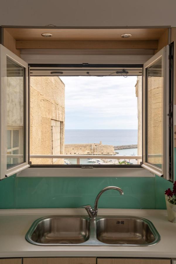 Penthouse Apartment In Downtown With Seaview 이라클리온 외부 사진